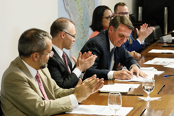 Bolsonaro retira sigilo bancário de operações com recursos públicos2 Isac Nóbrego PR