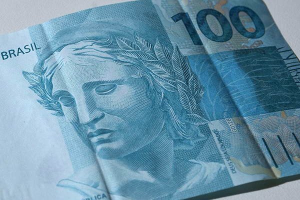 Mercado financeiro reduz projeção de déficit nas contas públicas notas real 50 2 de 1 Marcello Casal Jr Agência Brasil