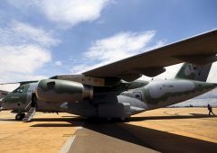 Acionistas da Embraer aprovam parceria com a Boeing