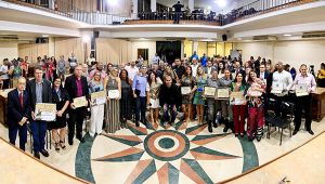 Câmara de Duque de Caxias entrega comendas para profissionais 2 Art Vídeo Victor Hugo