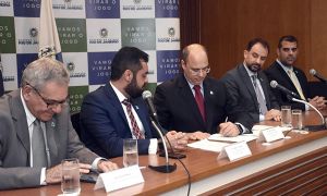 Governador edita decreto que altera tributação de produtos Governador edita decreto que altera tributação de produtos importados que chegam ao estado 2 Eliane Carvalho RJ