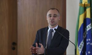 Bolsonaro nomeia André Mendonça para José Cruz Agência Brasil