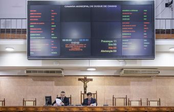 Vereadores aprovam projetos em primeira discussão Mesa Art Vídeo Victor Hugo