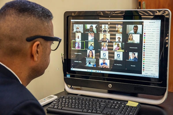 Inclusão de deficientes no grupo prioritário da vacinação da Covid-19 é aprovada pela Câmara de Caxias