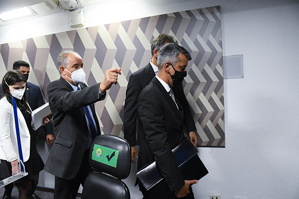 Foto: Banco de Imagens Roberto Dias, ex-diretor de Logística do Ministério da Saúde, recebe voz de prisão na CPI da Pandemia