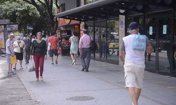 Flexibilização na pandemia ajuda na recuperação do setor de serviços