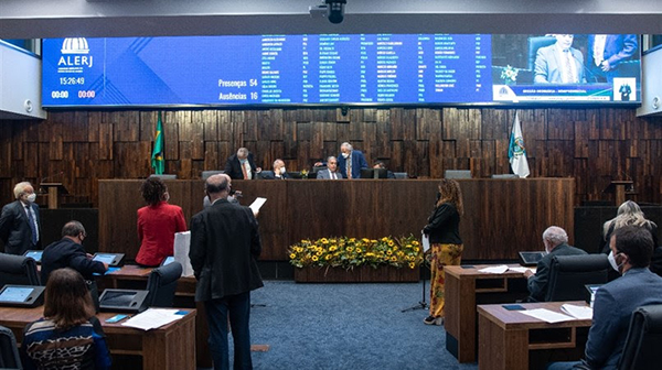 Planos de saúde podem ser proibidos de limitar sessões de terapias para pessoas com TEA, deficiências e superdotação