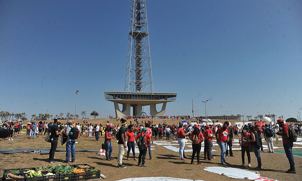 Foto: Banco de Imagens Manifestantes defendem democracia e causas da população vulnerável