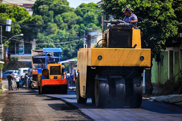 Prefeitura faz obras de infraestrutura em diversas ruas de Belford Roxo
