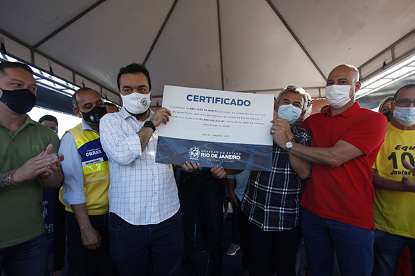 Estado entrega à prefeitura de São João de Meriti certificado de participação na concessão dos serviços de saneamento