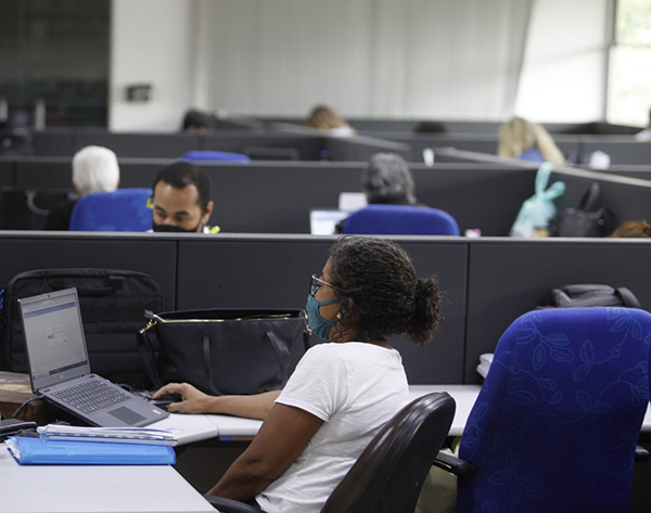 Governo sanciona lei de recomposição salarial e reajuste para os servidores