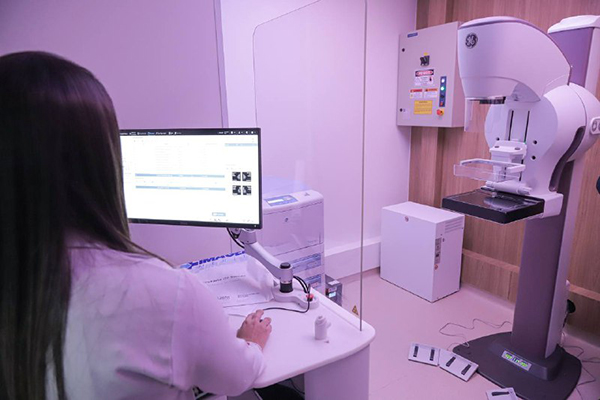 Inauguração do mamógrafo no Centro de Imagens e Diagnósticos de São João de Meriti