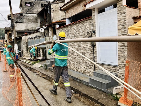 Águas do Rio realiza obras para melhorias na rede de distribuição de água em Magé