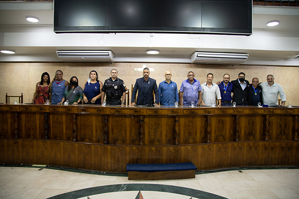 Foto: Banco de Imagens Celso do Alba, presidente da Câmara de Duque de Caxias, entrega moções e títulos