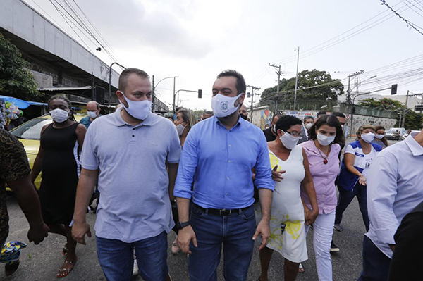 Foto: Banco de Imagens Cláudio Castro e secretários entram no Jacarezinho para ouvir demandas da população