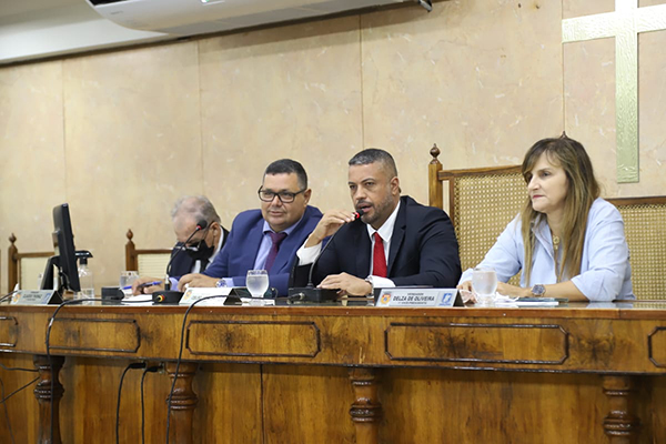 Vereadores cobram obras e também melhorias no transporte municipal