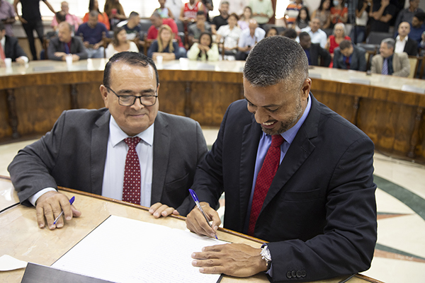 Wilson Miguel é empossado prefeito de Duque de Caxias