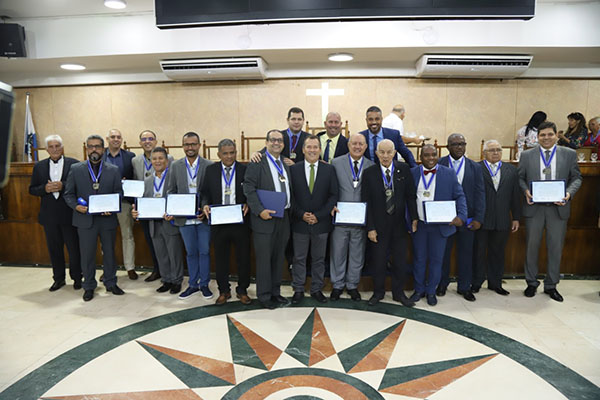 Câmara de Caxias outorga, pela primeira vez, a Medalha Pastor Júlio Henrique Gomes