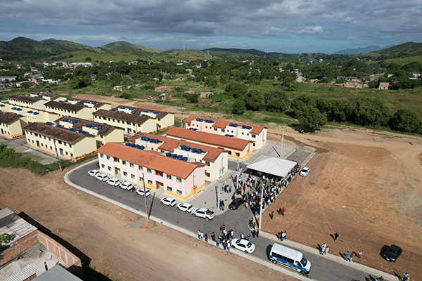 Estado entrega 28 apartamentos pelo Casa da Gente em Queimados