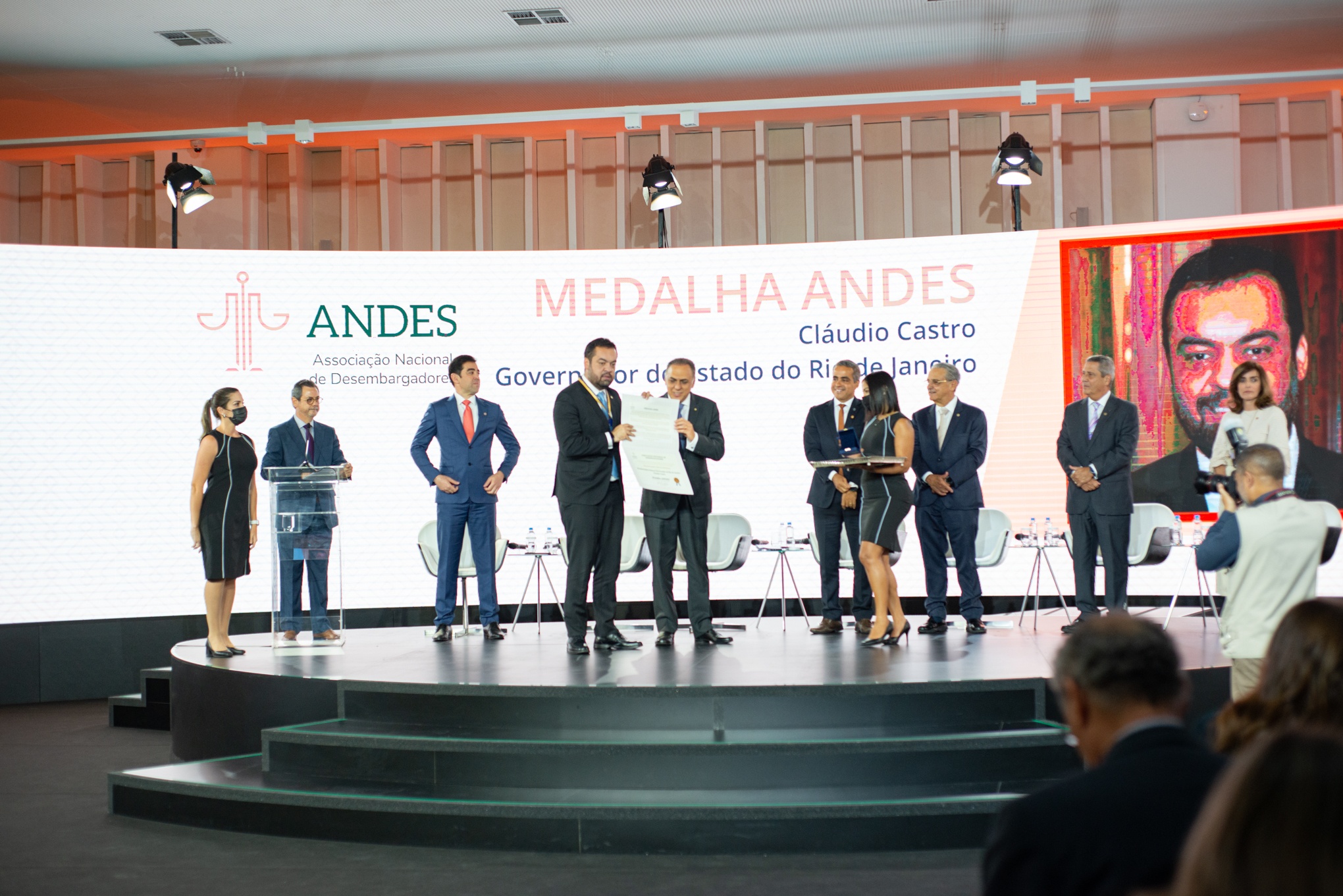 Governador é homenageado por serviços prestados à população