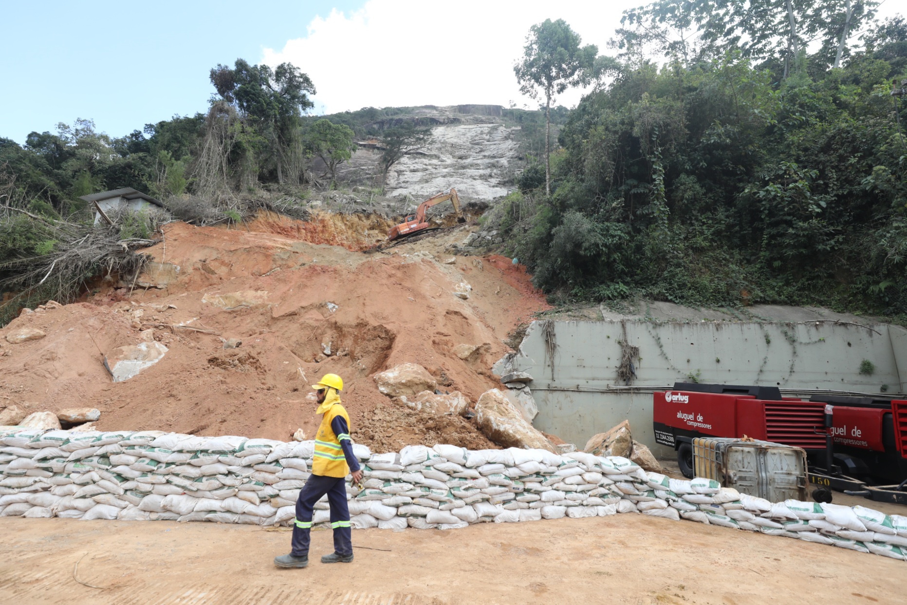 Governador vistoria obras emergenciais em Petrópolis