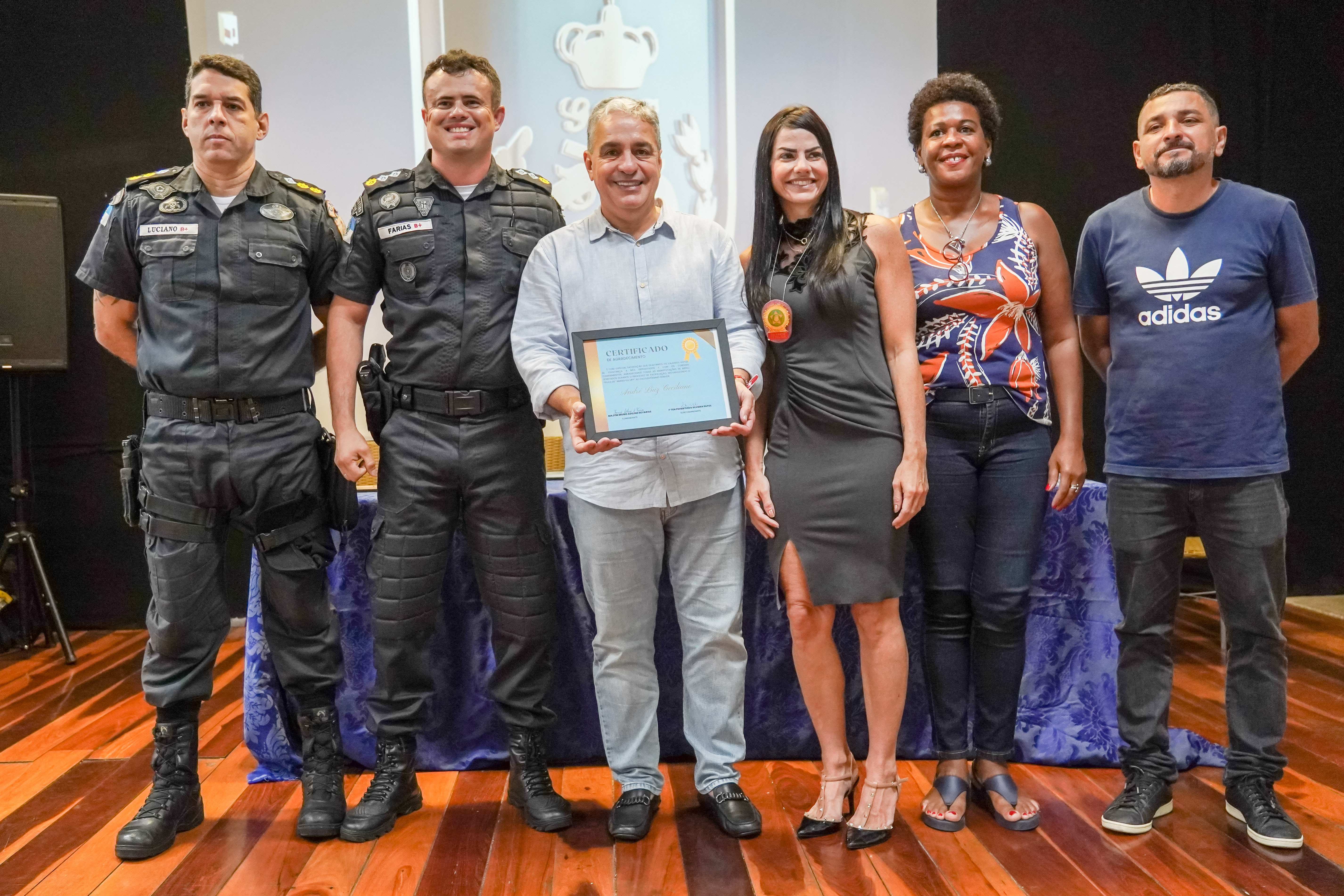 Foto: Banco de Imagens Presidente da Alerj é homenageado na Rocinha com certificado ‘Amigos da UPP’