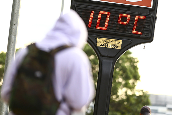 Temperaturas sobem um pouco, mas frio permanece no fim de semana