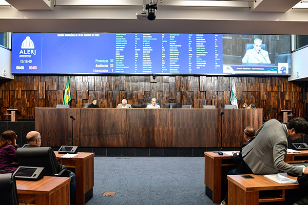 Foto: Banco de Imagens Alerj derruba veto do governo e funcionários da Cedae poderão ser realocados