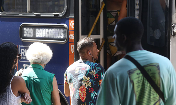 No Rio, apenas 30% dos adultos receberam 2º reforço contra covid-19