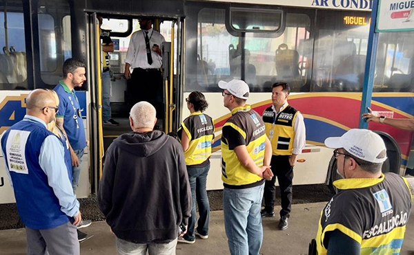 Foto: Banco de Imagens Comissão da Pessoa com Deficiência fiscaliza acessibilidade em ônibus