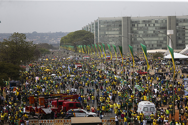 Foto: Banco de Imagens Desfile em comemoração ao Bicentenário reúne multidão na Esplanada