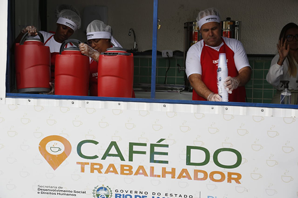 Governo do Estado leva o Café do Trabalhador a Nova Iguaçu