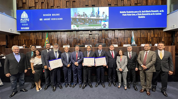 Presidente da Alerj homenageia dirigentes da OAB nacional e estadual