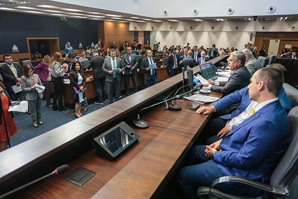 RJ pode dar auxílio financeiro para permanência em universidades particulares