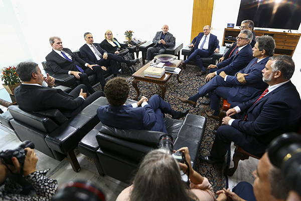 Em nota, presidentes dos Três Poderes chamam atos de "golpistas"