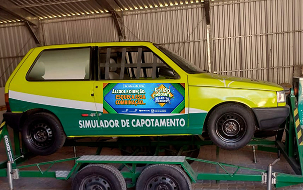 Detran.RJ leva para a Sapucaí carro simulador de capotamento