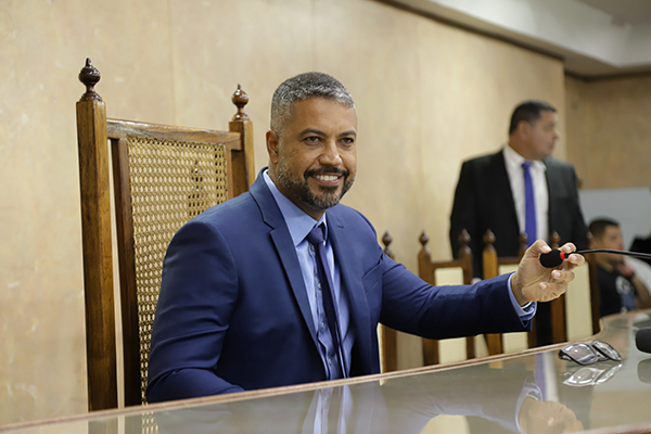 Presidente Celso do Alba faz homenagem no Dia Internacional da Mulher