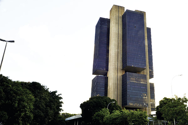 Divergências com Banco Central marcam 100 primeiros dias de governo