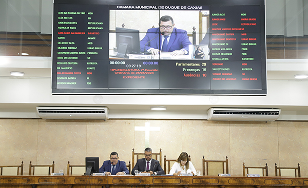 Vereadores protocolam requerimento para abertura da CPI do Transporte