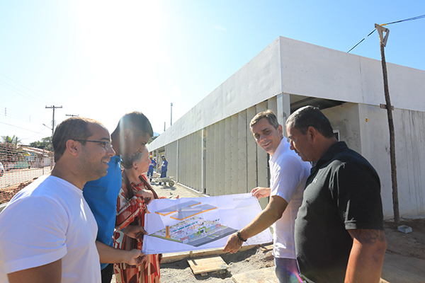 Prefeito Fabiano Horta visita obra de novas creches municipais