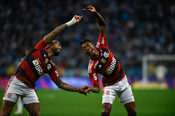 Copa do Brasil: Fla bate Grêmio em Porto Alegre e fica perto da final