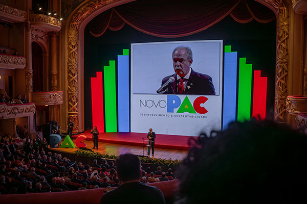 Bancos públicos podem financiar R$ 440 bi em investimentos do novo PAC, diz presidente do BNDES