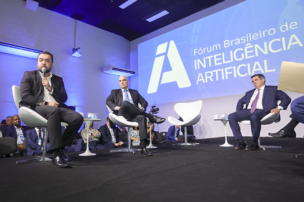 Cláudio Castro defende bom uso da Inteligência Artificial para agilizar serviços públicos