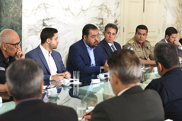 Governador anuncia plano de segurança para o Complexo da Maré em parceria com o governo federal