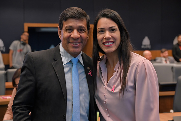 Vítimas de queimaduras podem ter direito à cirurgia reconstrutiva e micropigmentação da mama na rede pública