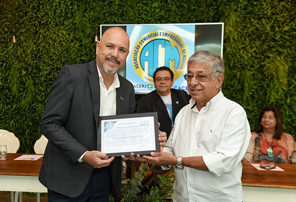 Ex-presidente do ICTIM recebe homenagem da Associação Comercial de Maricá