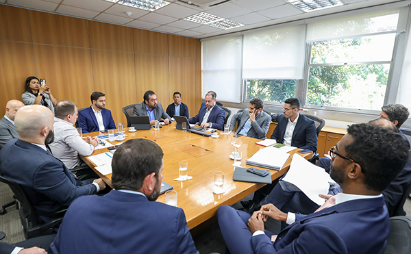 Cláudio Castro cria Comissão Permanente de Acompanhamento ao Orçamento, Receitas e Despesas