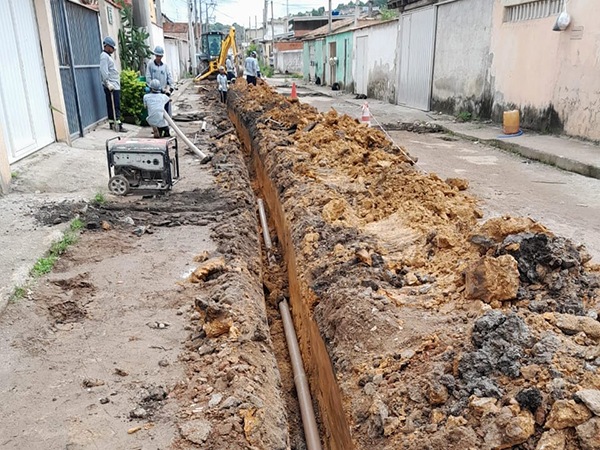 Obras em Belford Roxo levam água tratada para mais de 2 mil moradores