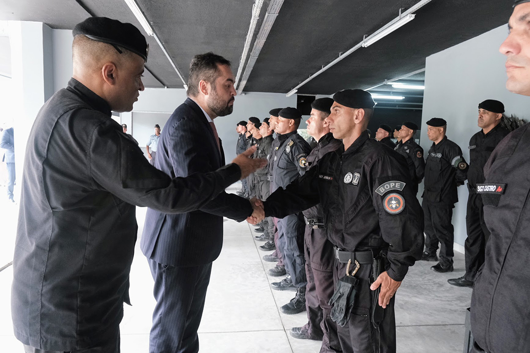 Governador Cláudio Castro presta homenagem à policiais do Bope