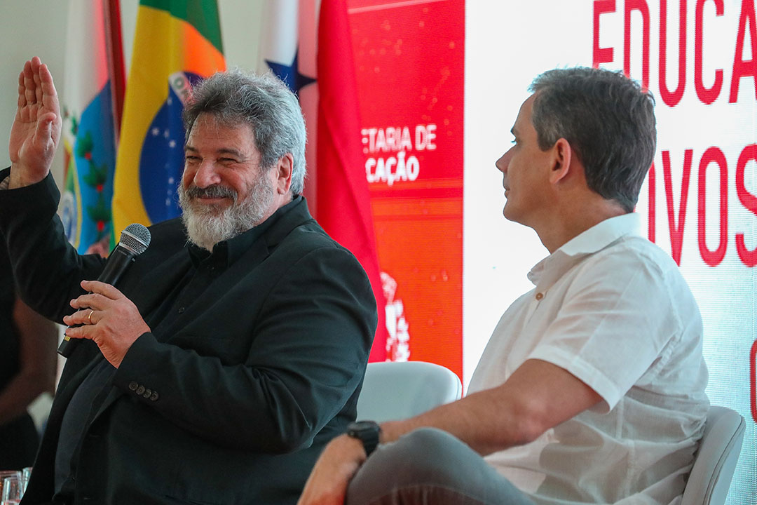 Prefeitura de Maricá promove palestra com Mario Sergio Cortella